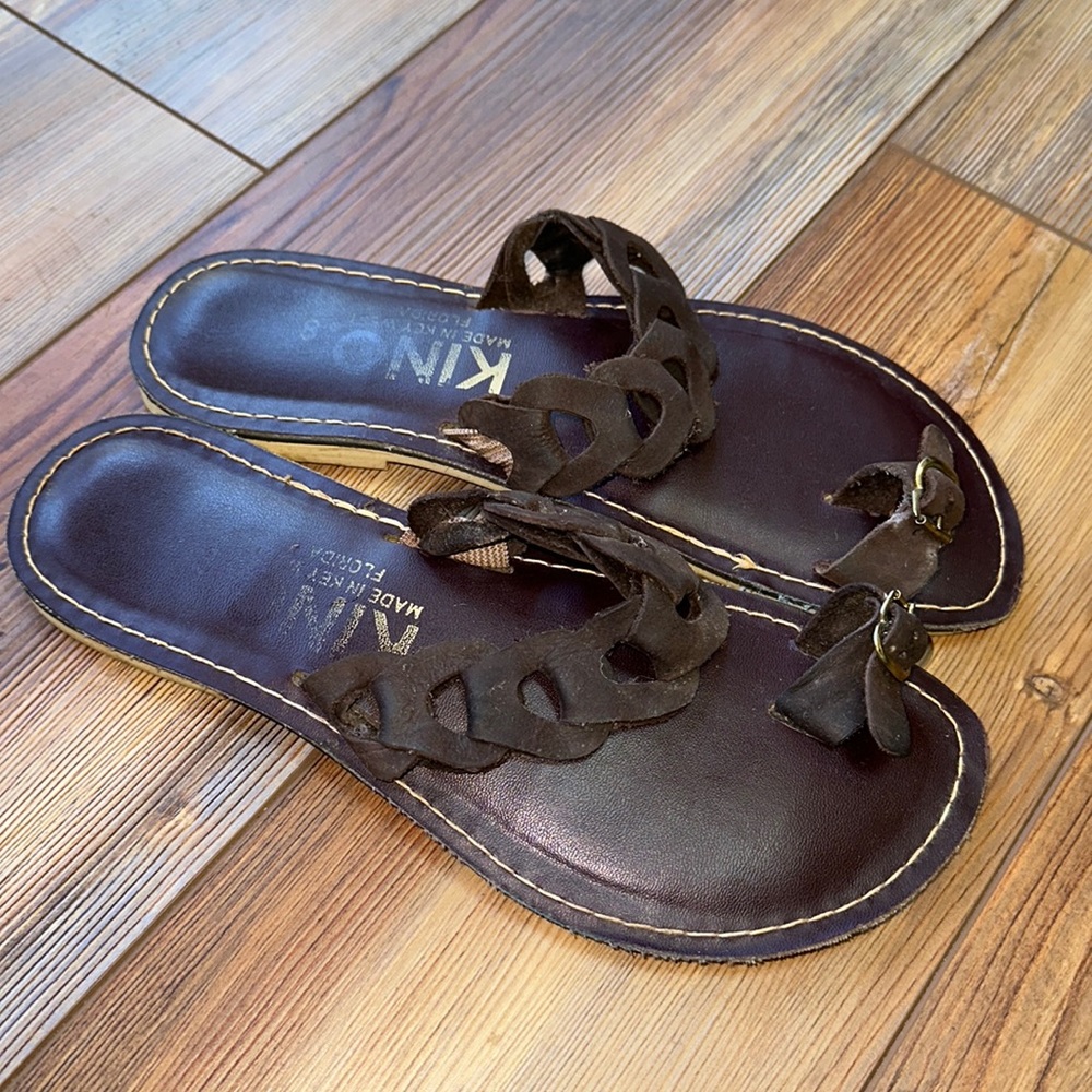 Kino all leather dark brown flip flops. Size 8. Unique with buckle at the toe